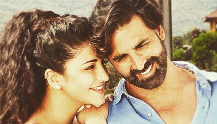 Shruti Haasan romances Akshay Kumar in 'Gabbar is Back' Shruti Haasan romances Akshay Kumar in 'Gabbar is Back'