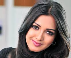 Catherine Tresa steps into Trisha’s shoes, to star in Selvaraghavan’s next project