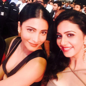 Rakul Preet Singh shares selfie with Shruti Haasan