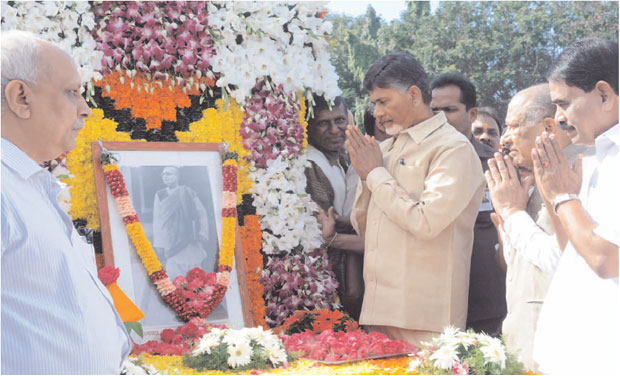 Tributes paid to former AP CM Tanguturi Prakasam on birth anniversary