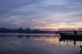 Teen girl ends life by jumping into Godavari river in Andhra